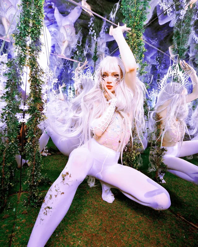 Grimes photo 15 of 197