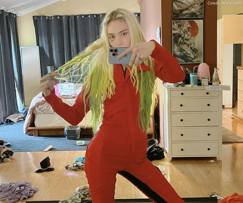 Grimes photo 16 of 197