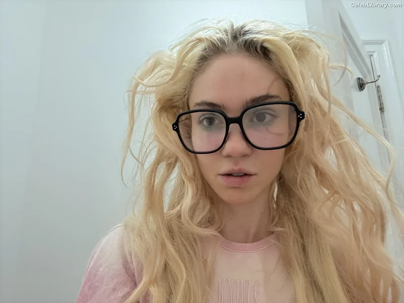 Grimes photo 20 of 197