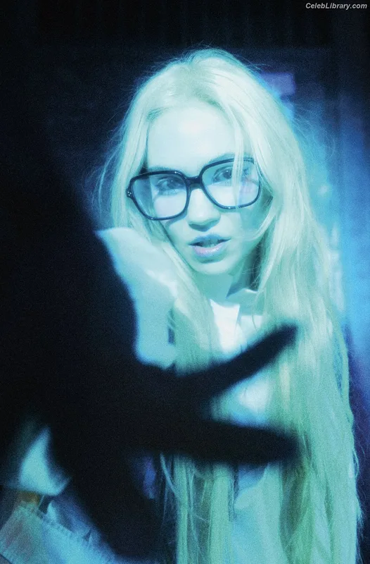 Grimes photo 21 of 197