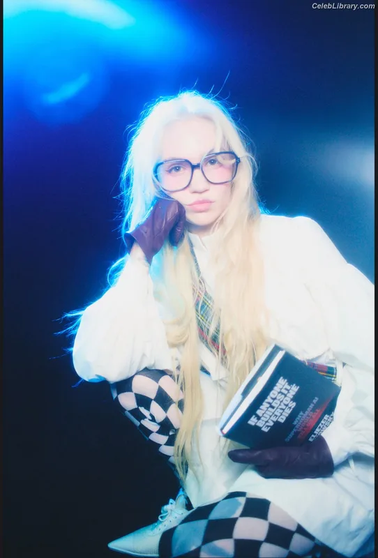 Grimes photo 24 of 197