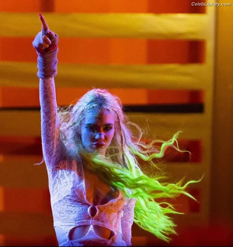 Grimes photo 21 of 197