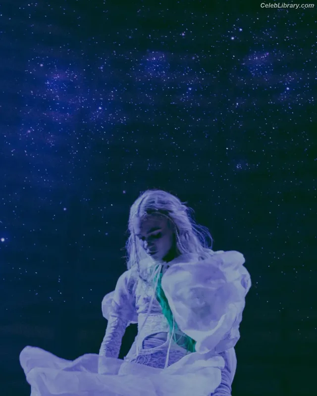 Grimes photo 23 of 197