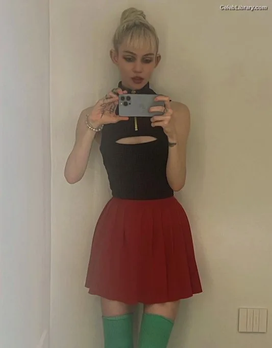 Grimes photo 8 of 197