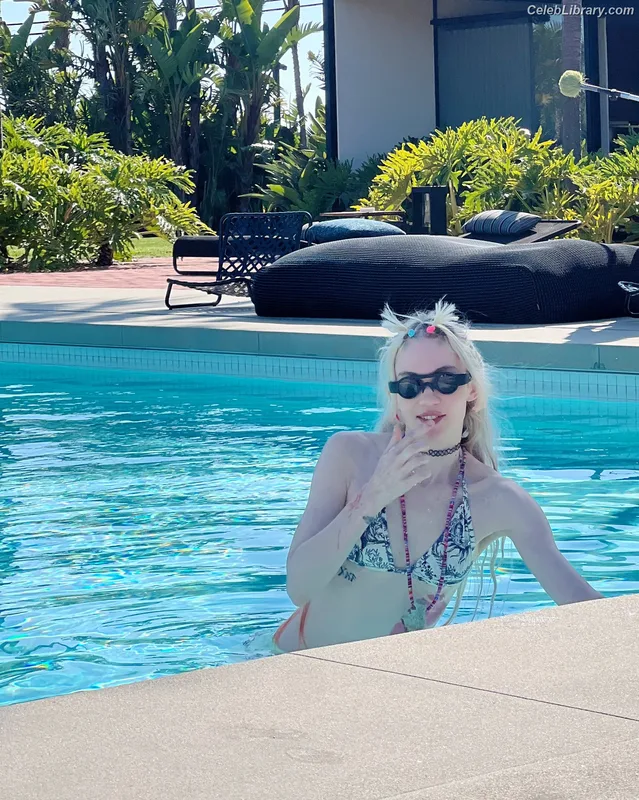 Grimes photo 12 of 197