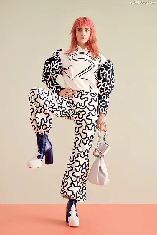 Grimes photo 24 of 197