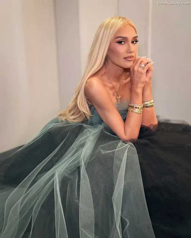 Gwen Stefani photo 2 of 163