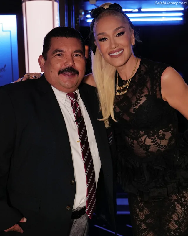Gwen Stefani photo 8 of 163