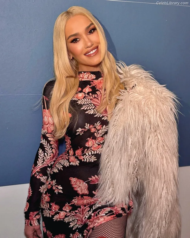 Gwen Stefani photo 15 of 163