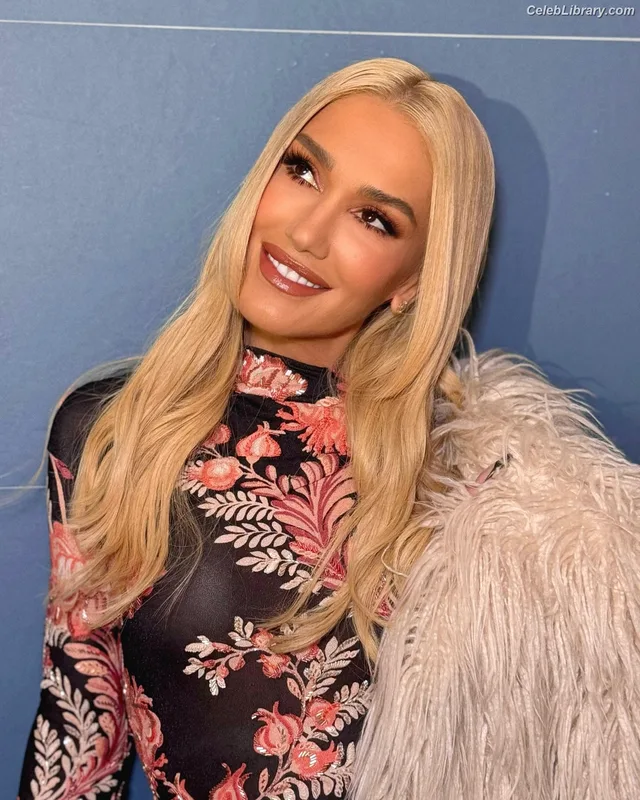 Gwen Stefani photo 16 of 163