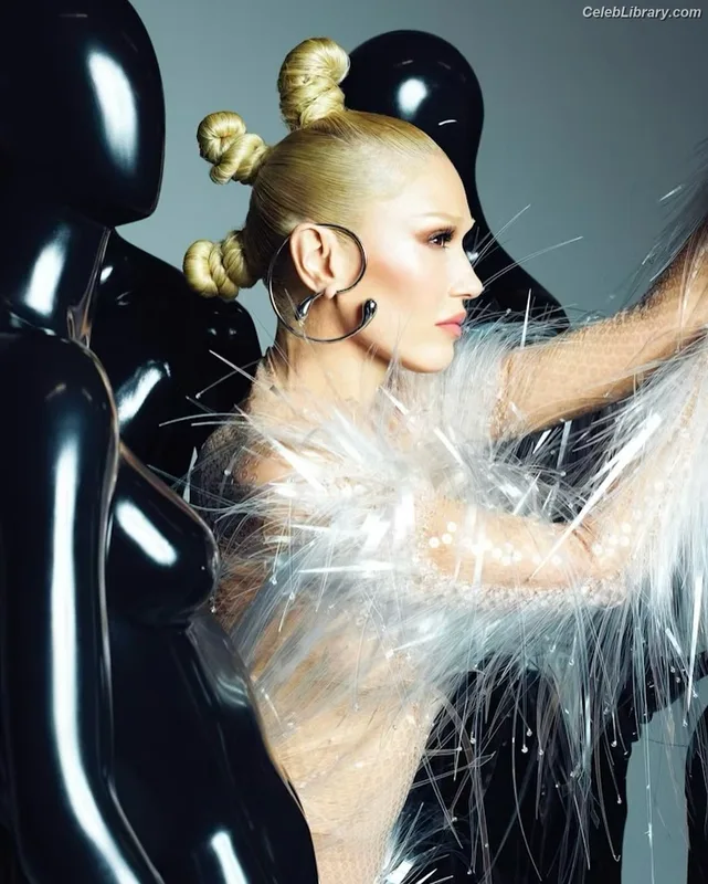 Gwen Stefani photo 1 of 163