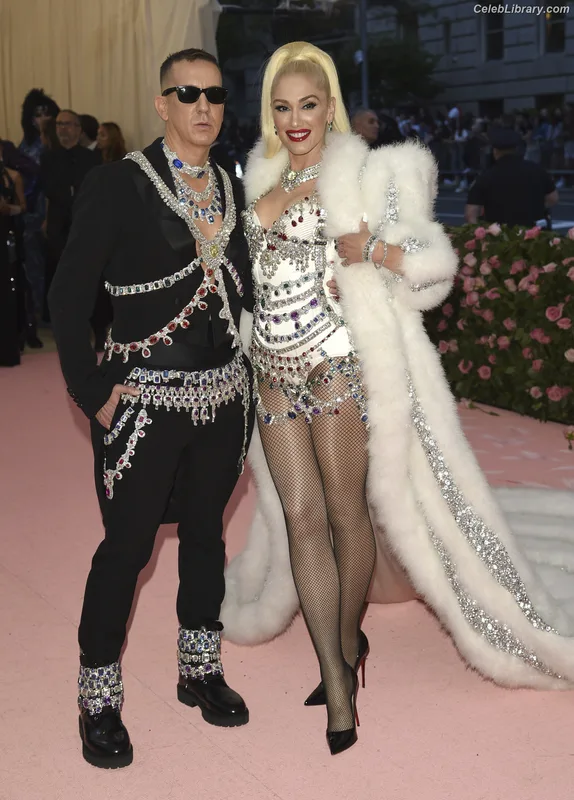Gwen Stefani photo 4 of 163