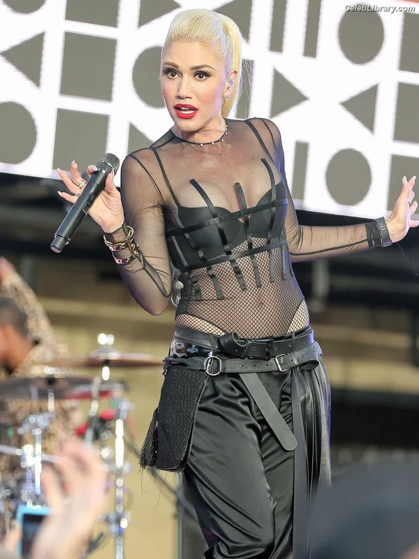 Gwen Stefani photo 14 of 163
