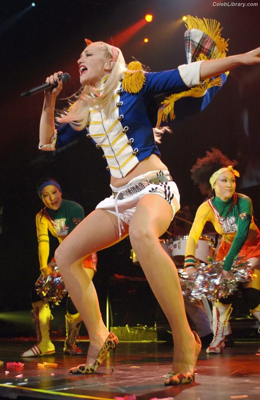 Gwen Stefani photo 4 of 163