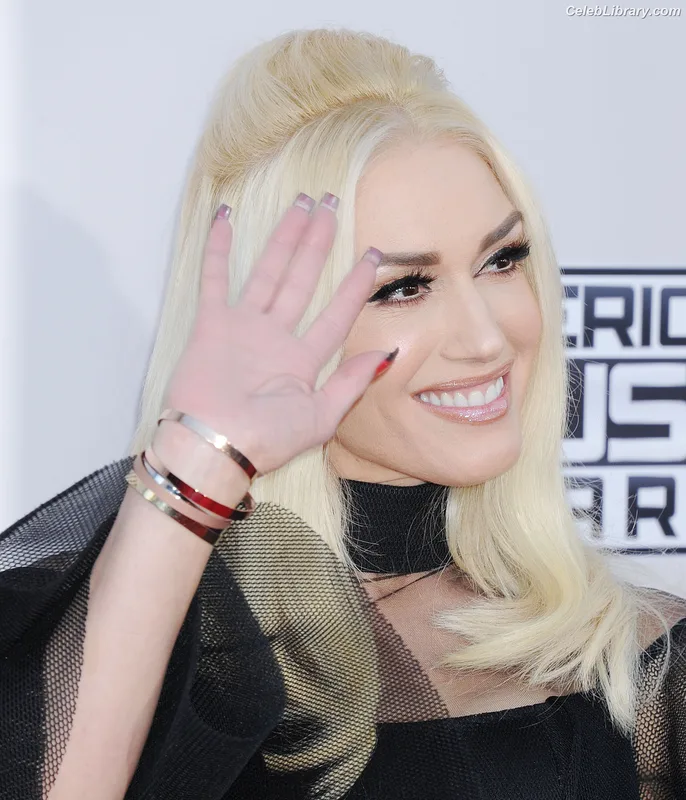 Gwen Stefani photo 11 of 163