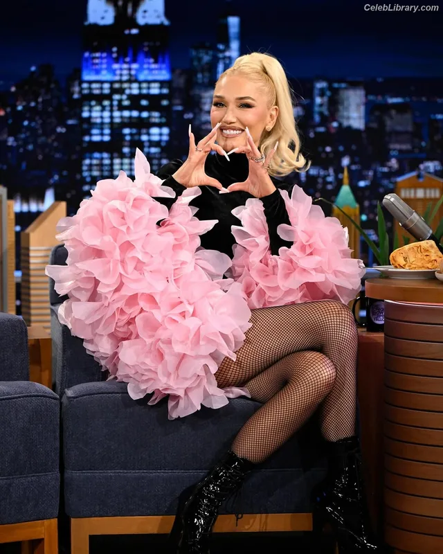 Gwen Stefani photo 3 of 163