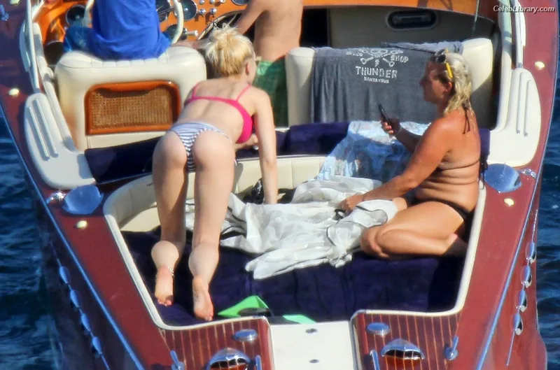 Gwen Stefani photo 16 of 163