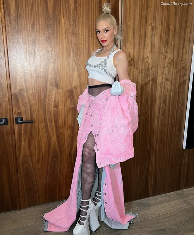 Gwen Stefani photo 21 of 163