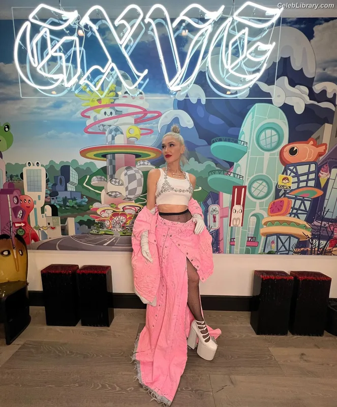 Gwen Stefani photo 22 of 163