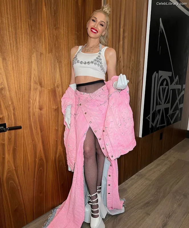 Gwen Stefani photo 23 of 163
