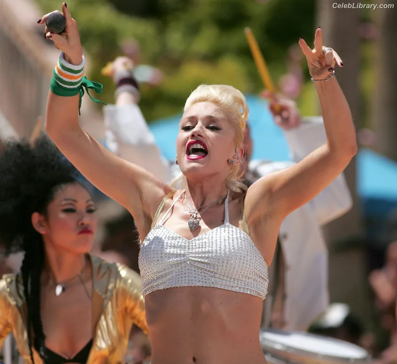 Gwen Stefani photo 9 of 163