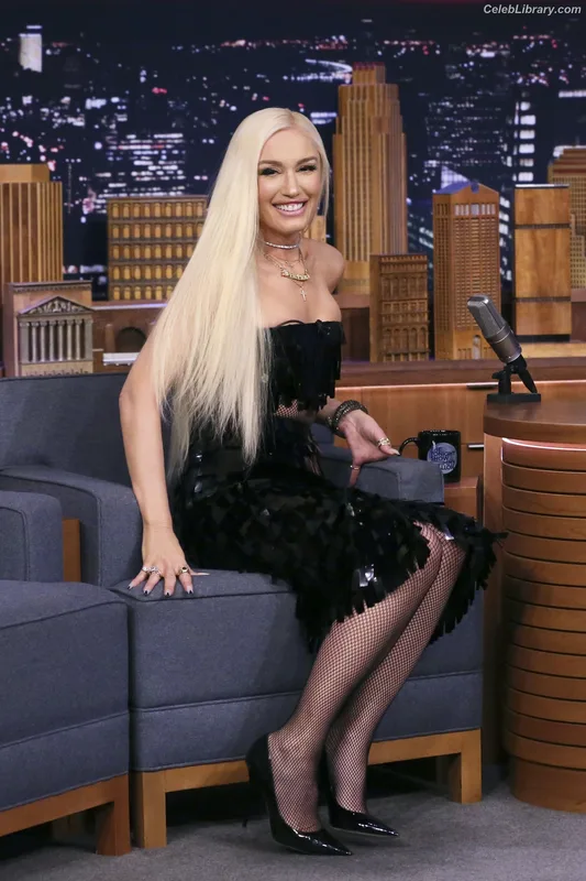 Gwen Stefani photo 17 of 163