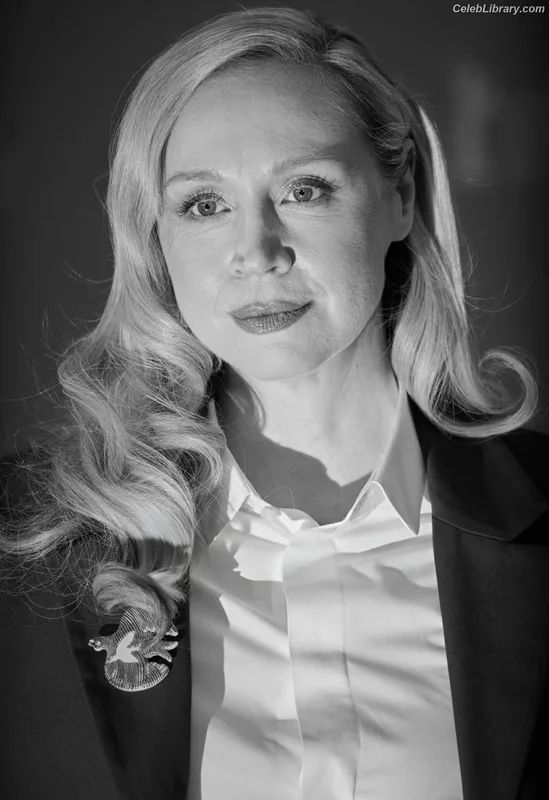 Gwendoline Christie photo 5 of 95