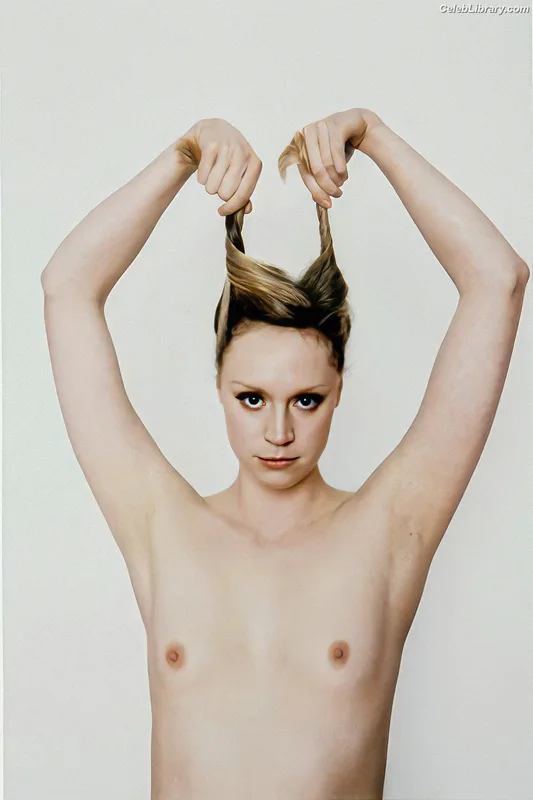 Gwendoline Christie photo 5 of 95