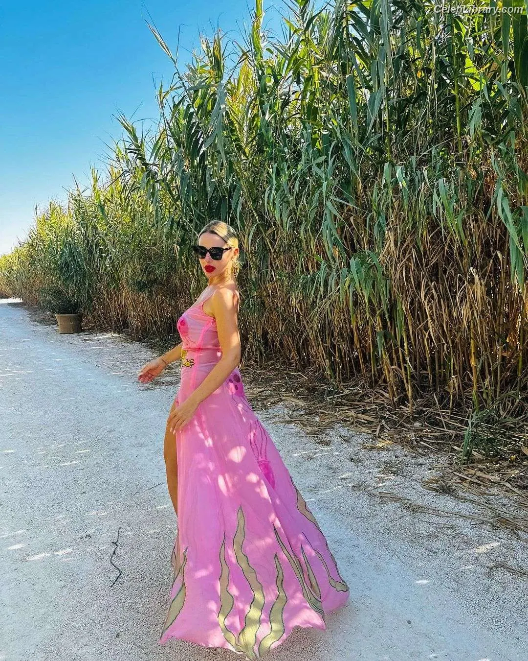 Hadise photo 13 of 319