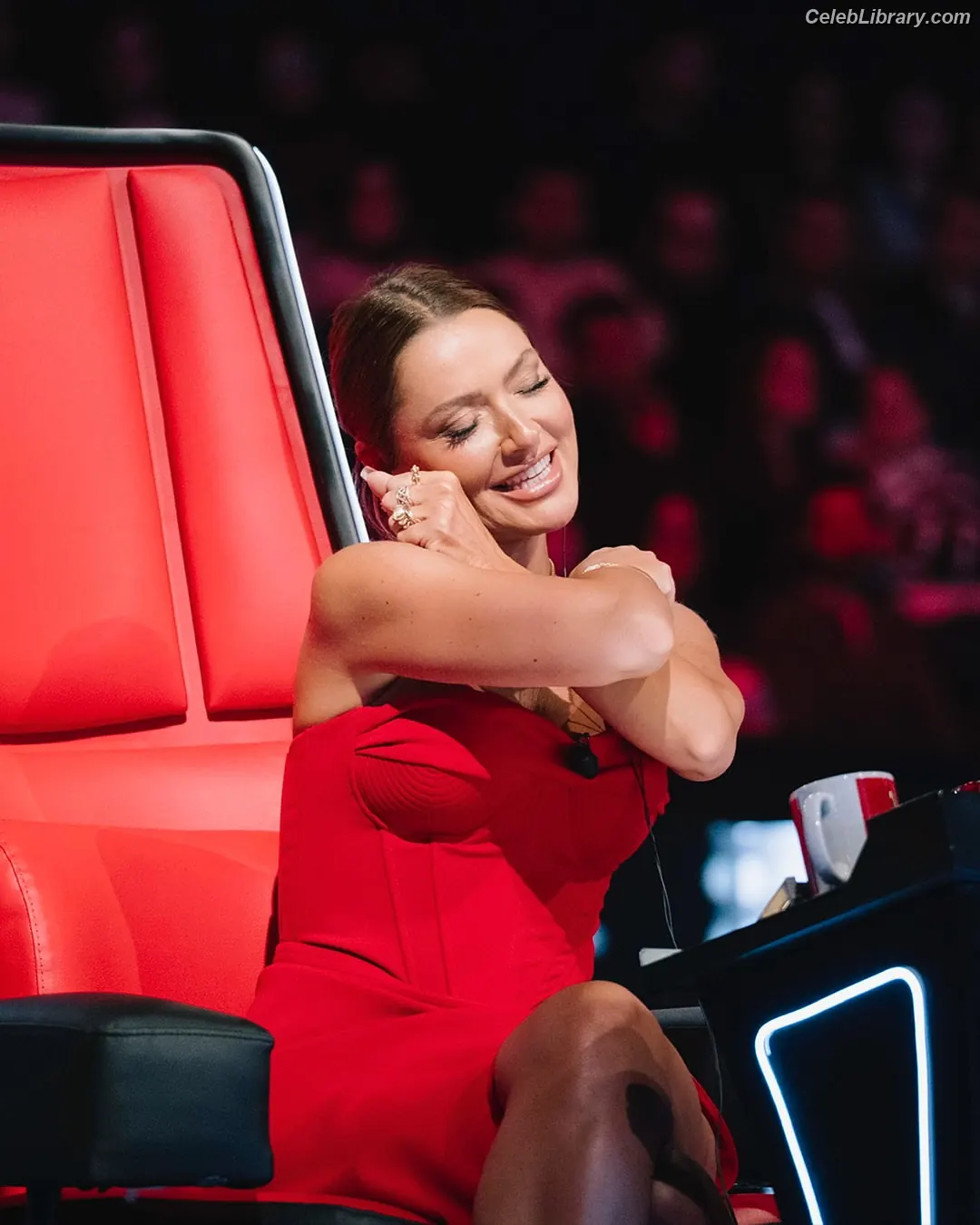 Hadise photo 6 of 319