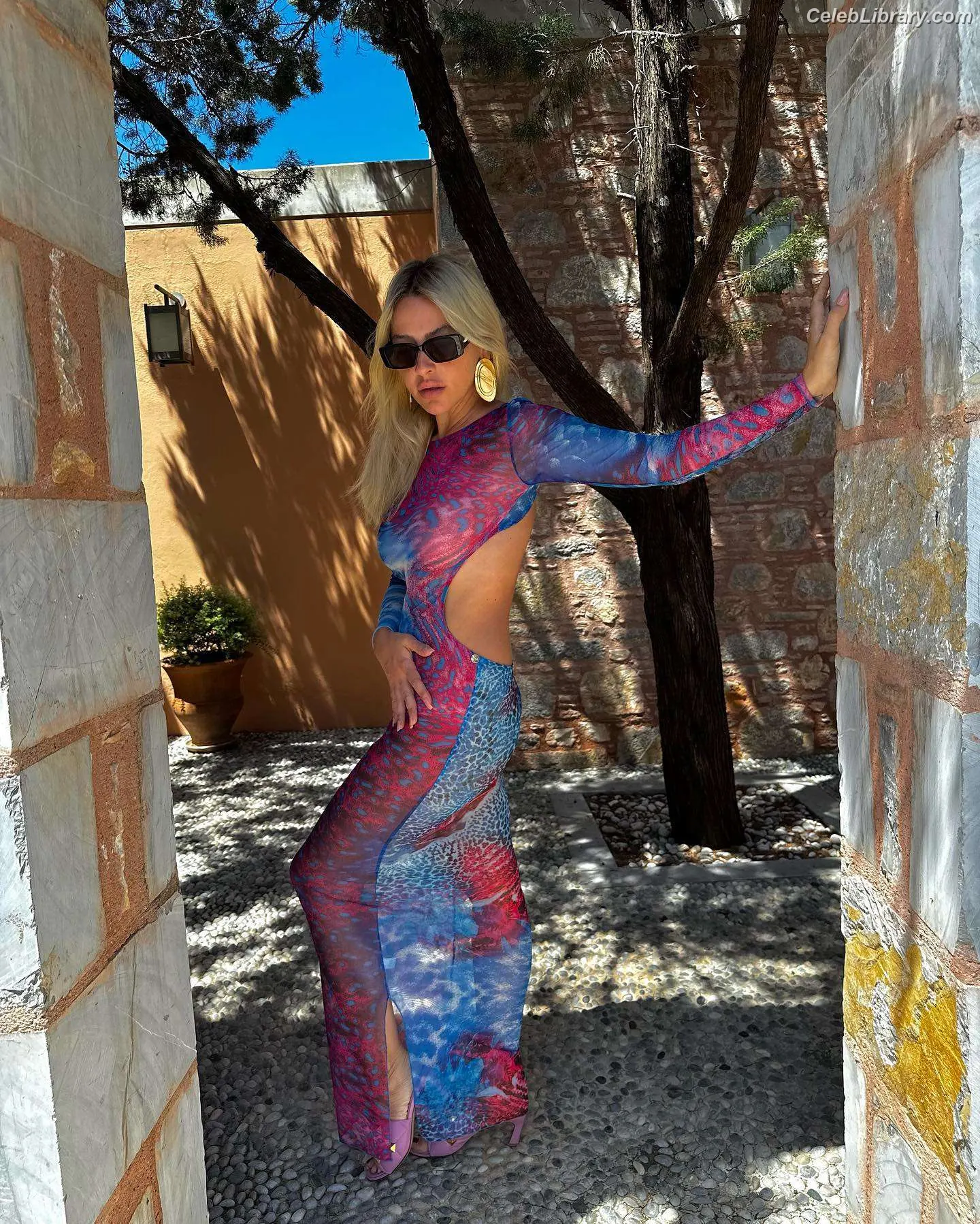 Hadise photo 18 of 319