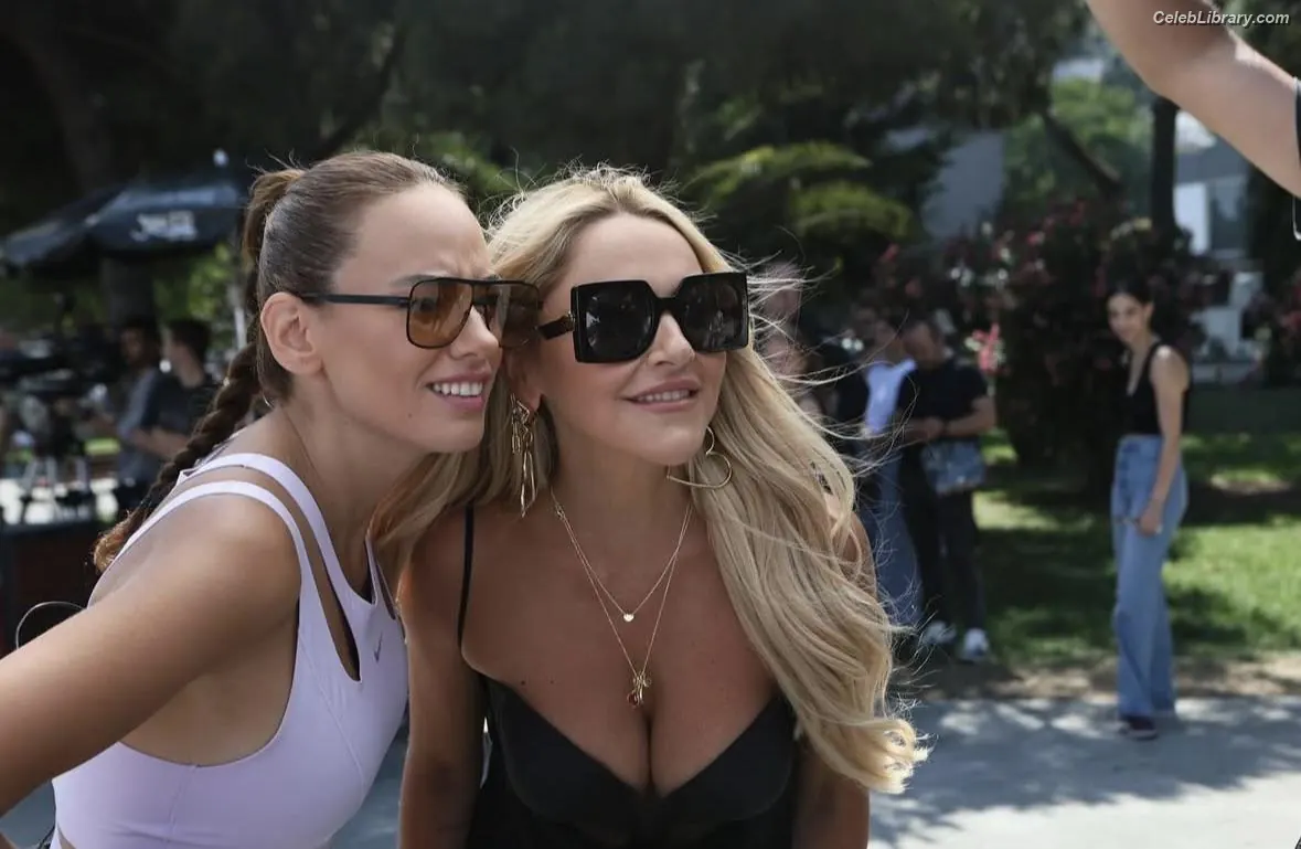 Hadise photo 3 of 319