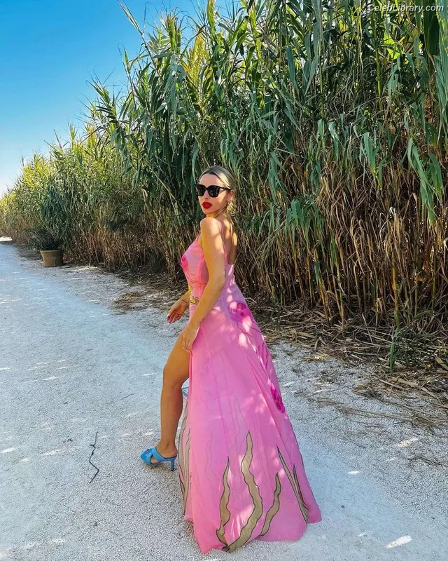 Hadise photo 5 of 320