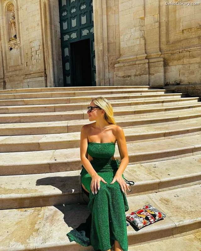 Hadise photo 8 of 320