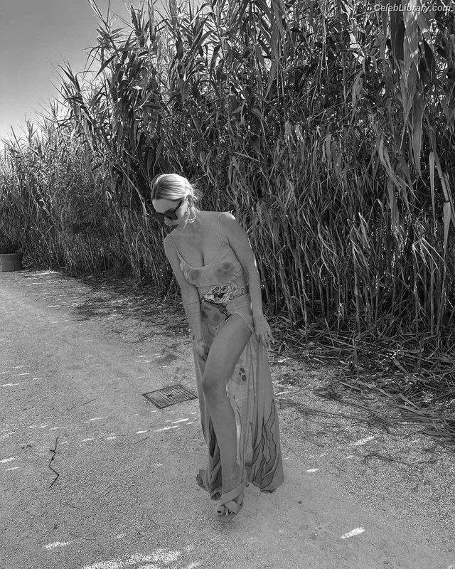 Hadise photo 12 of 320