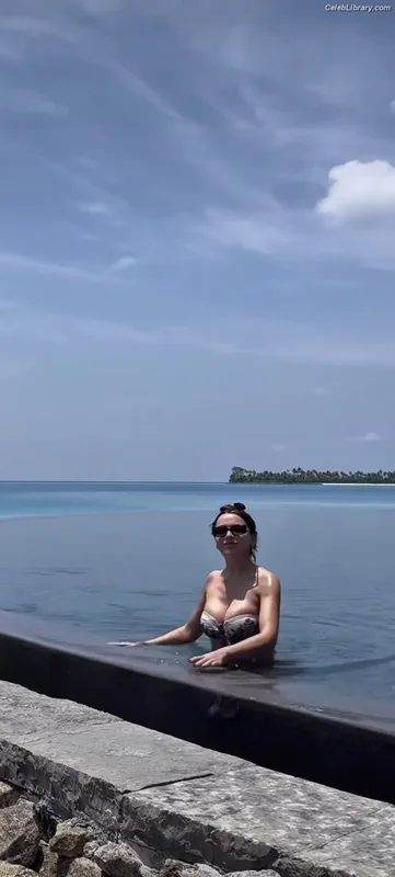 Hadise photo 19 of 320