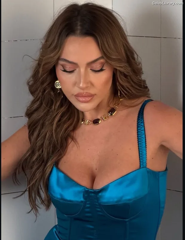Hadise photo 20 of 320