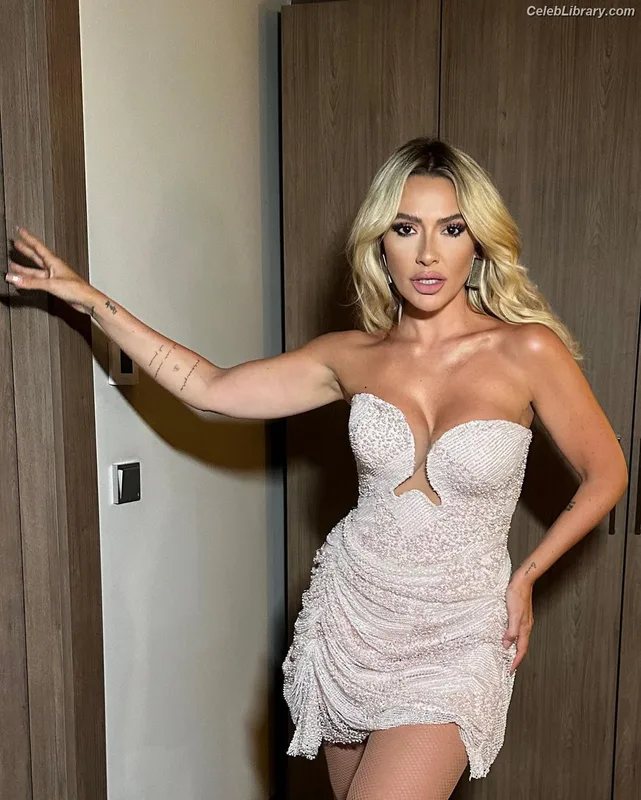 Hadise photo 11 of 320