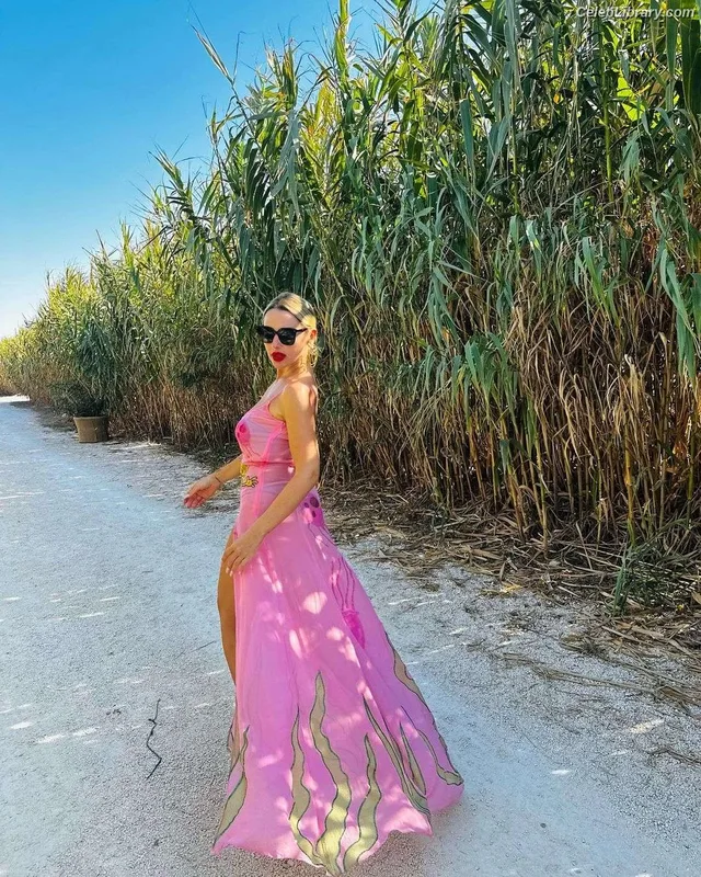 Hadise photo 13 of 320