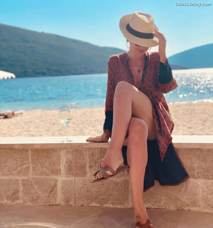 Hadise photo 20 of 320