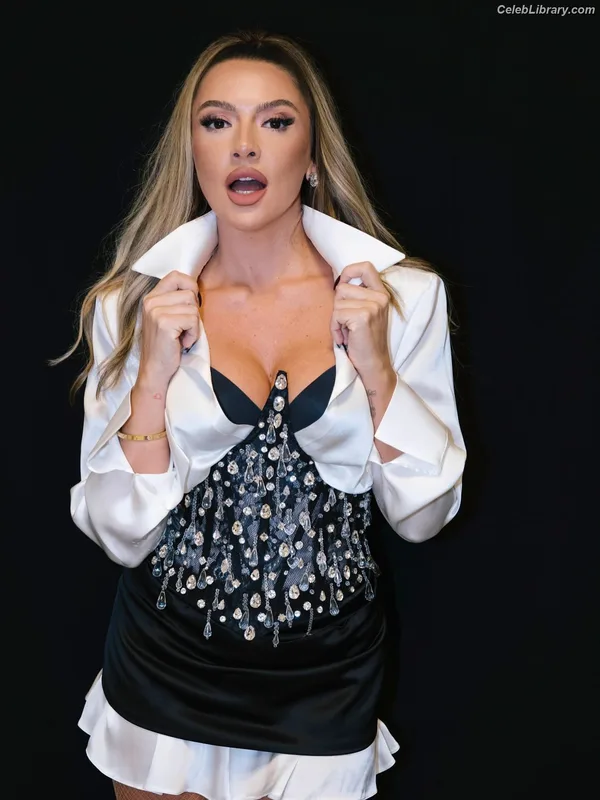 Hadise photo 22 of 320