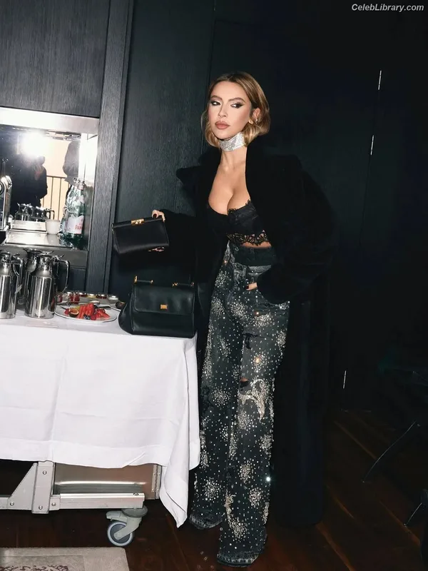 Hadise photo 4 of 320