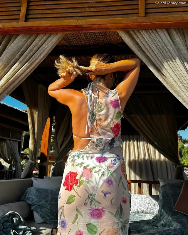 Hadise photo 21 of 320