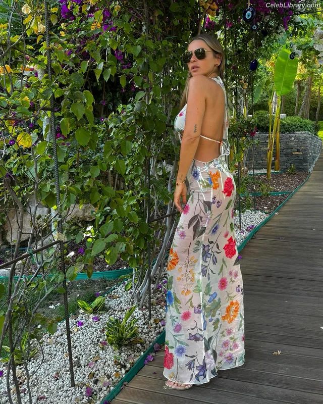 Hadise photo 23 of 320