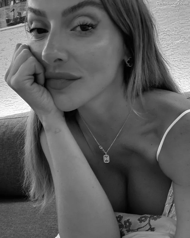 Hadise photo 5 of 320