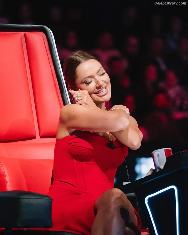 Hadise photo 6 of 320