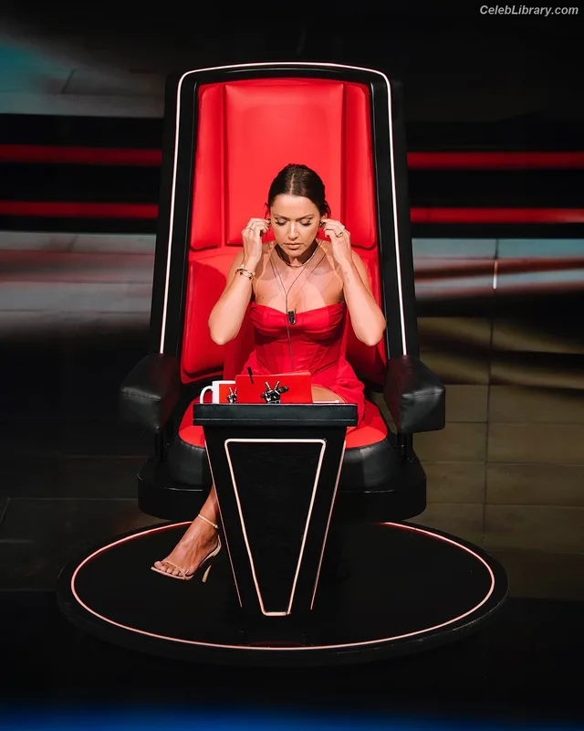 Hadise photo 9 of 320