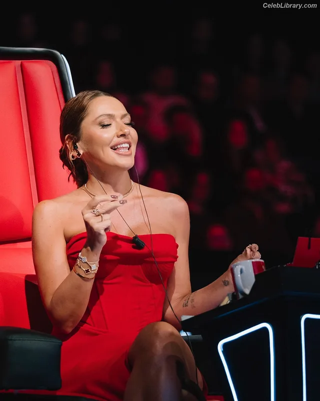 Hadise photo 14 of 320