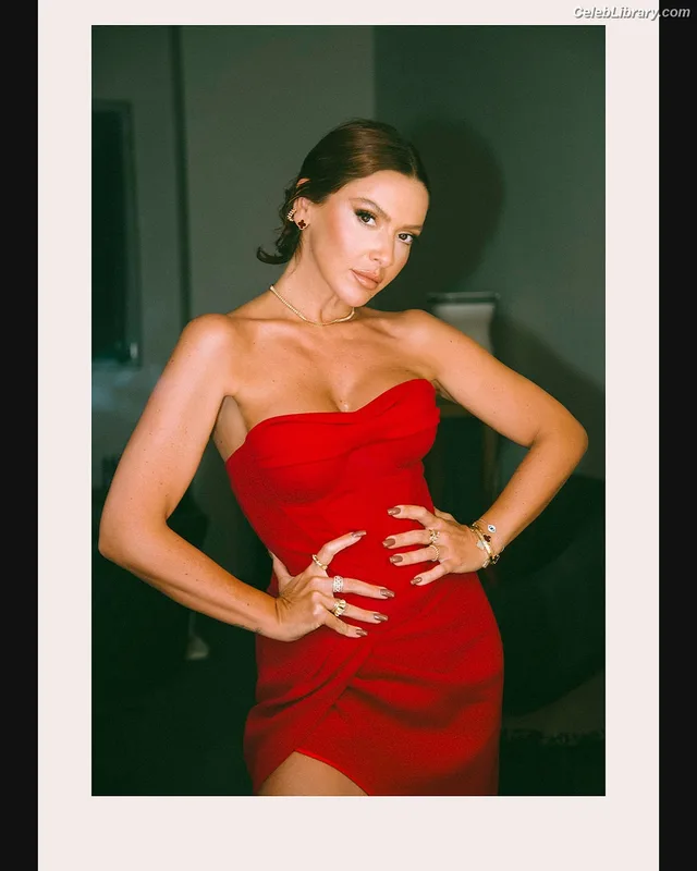 Hadise photo 17 of 320