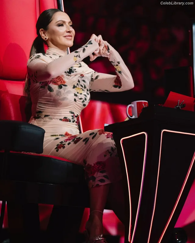 Hadise photo 20 of 320